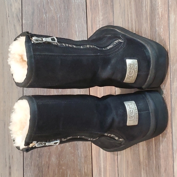 Ugg Australia Mayfaire sheepskin ankle booties shoes sz 8 - Picture 2 of 13